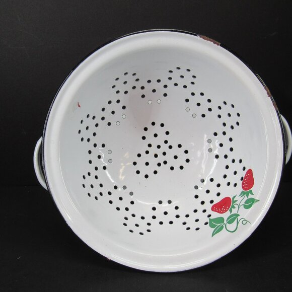 1983 Teleflora White Painted Metal Collander with Strawberry Design 4"X8" - Picture 5 of 8